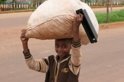 Anche numerosi bambini nei campi profughi di Khartoum 