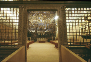 L'ingresso della cappella Sistina, dove si riuniranno i cardinali elettori in Conclave