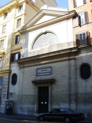 La facciata della chiesa di S. Maria Odigitria, in via del Tritone a Roma