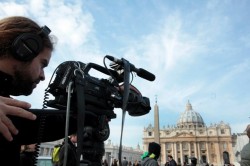 Anche i mass-media si preparano a seguire l'elezione del nuovo Papa