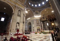 Papa Francesco presiede la cerimonia penitenziale nella basilica di San Pietro