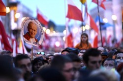 Centinaia di migliaia di pellegrini giunti a Roma da tutto il mondo per la canonizzazione dei due Papi 