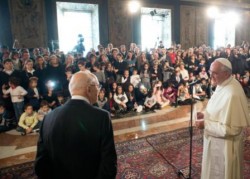 Un'altra immagine di Napolitano con Papa Francesco