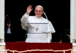 Papa Francesco durante la recita dell'Angelus
