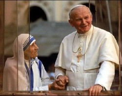 Madre Teresa con Giovanni Paolo II (italiapost)