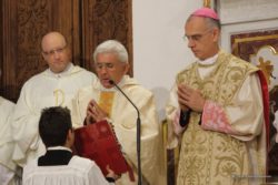 Da sx: Mons. Guglielmo Giombanco, don Alfio Grasso e mons. Antonino Raspanti