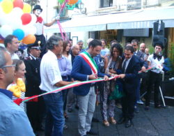 Il sindaco Roberto Barbagallo taglia il nastro inaugurale
