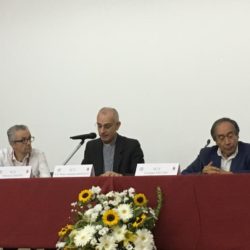 Da sx: Francesco Zanotti, presidente della  Fisc, mons. Antonino Raspanti e Giuseppe Vecchio
