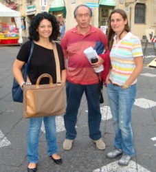 Giusy Spina (a sin.) e Letizia Franzone con Giuseppe Vecchio