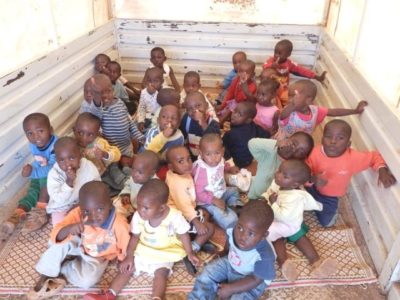 Cronache dalla Tanzanìa: il villaggio e i bambini