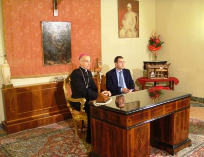 “Ripartire dalla grotta di Betlemme”: gli auguri di Natale del Vescovo di Acireale