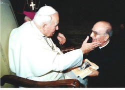 Don Santino Spartà con Giovanni Paolo II