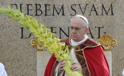 Papa Francesco per la domenica delle Palme. Gioia, croce, giovani: in tre parole la sintesi della settimana santa