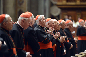 Verso il Conclave. La “giornata tipo” dei cardinali e gli orari delle fumate