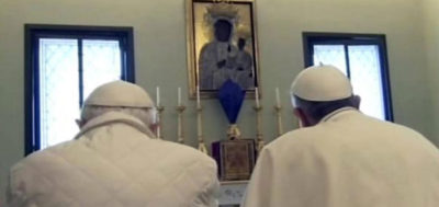 Lo storico incontro tra i due Papi: né contrapposizione né rottura tra Francesco e Benedetto XVI