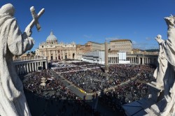 Piazza San Pietro poco prima dell'inizio della celebrazione 