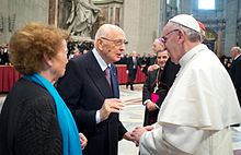 Giorgio Napolitano, con la moglie Clio, incontra papa Francesco