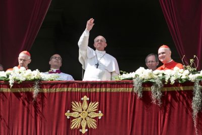 Gioia, speranza, pace nel primo messaggio di Pasqua di Papa Francesco