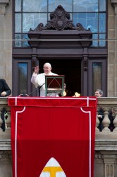 Rio de Janeiro, 26 luglio: Papa Francesco recita l'Angelus dal palazzo arcivescovile 