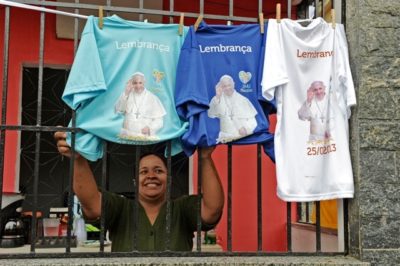 Papa Francesco nella favela di Varginha, come un povero fra i poveri