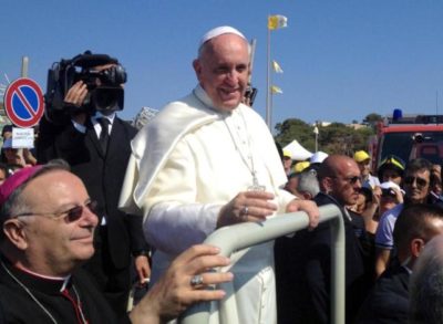 Papa Francesco a Lampedusa. Mons. Montenegro: “Ora spetta ai politici riflettere”