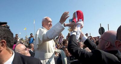 Papa Francesco a Lampedusa condanna la “globalizzazione dell’indifferenza”
