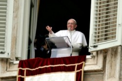 Papa Francesco durante l'Angelus di domenica 30 giugno 