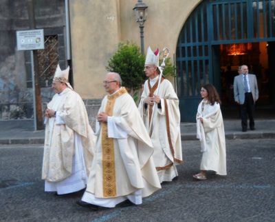 Il “grazie” di don Giuseppe Russo per i 50 anni di sacerdozio riecheggiato dal “grazie” del Vescovo, del Sindaco e di tutti i fedeli