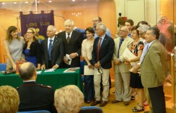 Foto di gruppo dei traduttori con le autorità