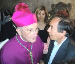 Mons. Sciacca con il nostro direttore Giuseppe Vecchio in una foto d'archivio