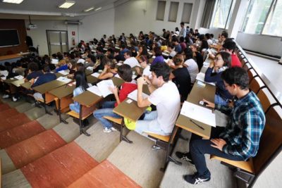 Migliaia di giovani tentano i test per l’ammissione all’Università. Una nuova “app” potrebbe aiutarli a prepararsi