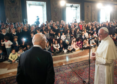 Il Papa al Quirinale – 2 / Lavoro e famiglia nelle ansie di Francesco per l’Italia