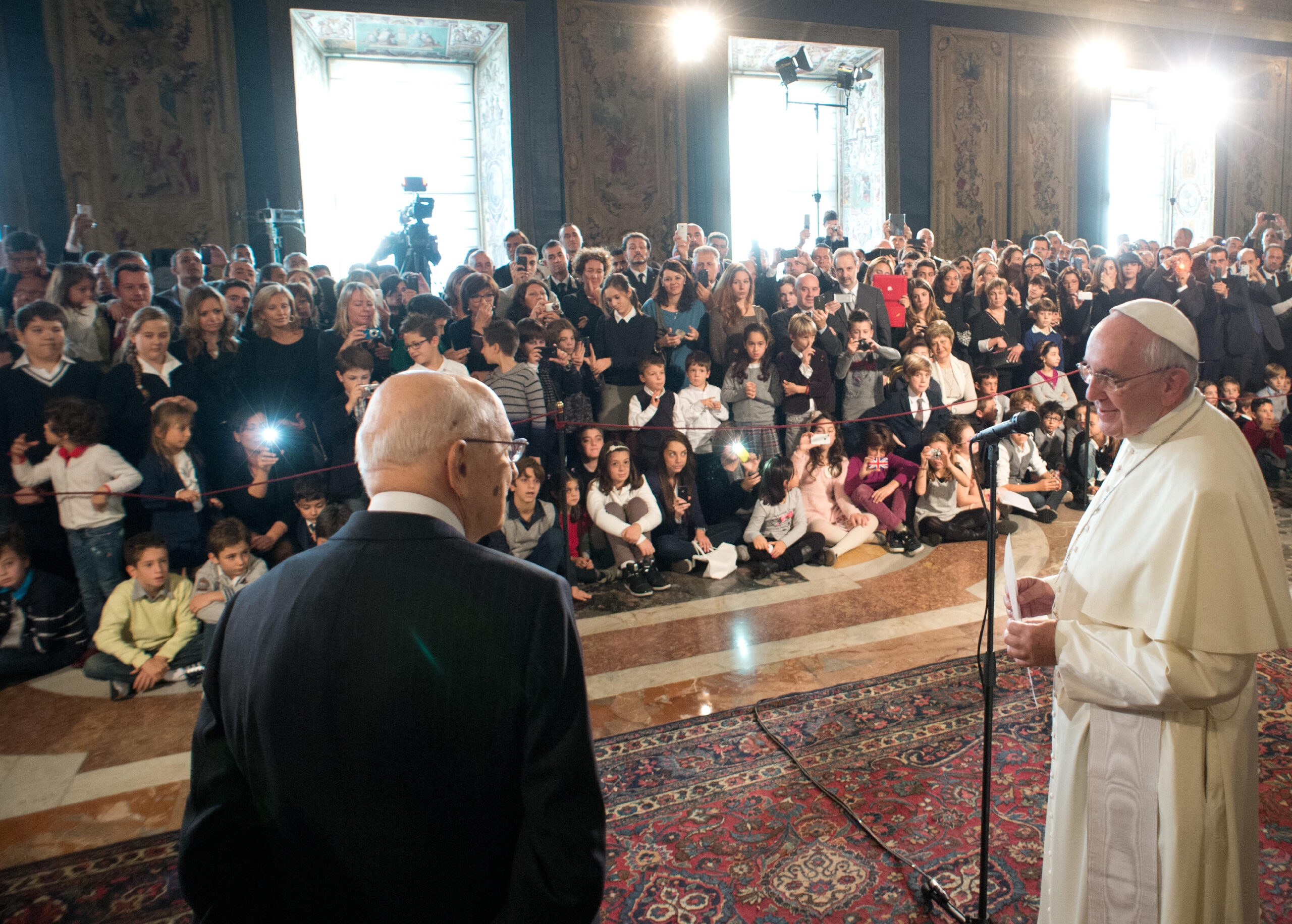 Il Papa al Quirinale – 2 / Lavoro e famiglia nelle ansie di Francesco per l’Italia