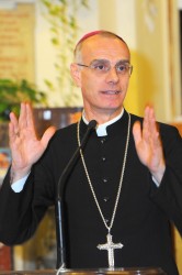 Il vescovo di Acireale mons. Nino Raspanti