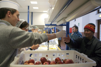 Crisi e territorio / La forza dei piccoli gesti manifestata nella raccolta del Banco alimentare