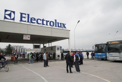 Il dramma Electrolux / Hanno scatenato una guerra tra poveri che rischia di allargarsi