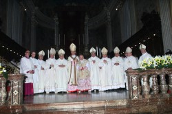 Mons. Donzuso al centro tra i concelebranti