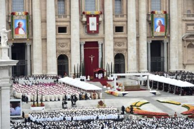 Domenica della Divina Misericordia / Giornata ideale per la proclamazione dei due Santi Papi, sull’asse del Concilio