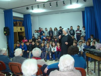 Acireale / Incontro di due generazioni nell’Istituto “Casa mia”