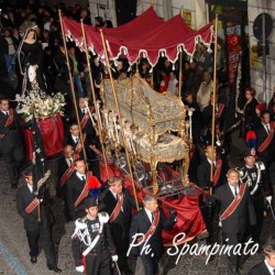 Il corteo processionale.