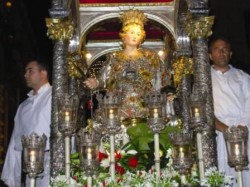 La statua d'argento di sanata Venera sul fercolo