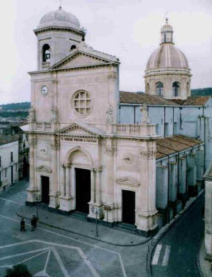 Aci Catena / La città si prepara alla festa della Madonna SS.ma della Catena. Don Privitera: ”Siate devoti tutti i giorni”