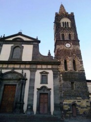 La basilica di San Martino in Randazzo, dove, all'ombra del più bel campanile  di Sicilia, è custodito il "Libro Rosso"