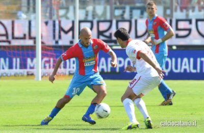 Calcio/ Catania sconfitto dal Bari al Massimino. Contestazione dei tifosi