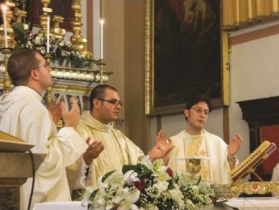 Diocesi / Don Salvatore Di Mauro ordinato presbitero: il suo cammino inizia come vicario parrocchiale ad Aci Catena