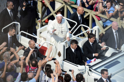 La domenica del Papa/ La benedizione agli anziani e ai giovani: non c’è futuro senza questo incontro tra generazioni