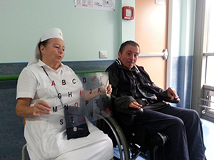 Pellegrinaggio Unitalsi / Il viaggio di una donna e il figlio disabile a Lourdes per rendersi utile con gli ammalati