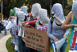 Ai bordi della cronaca / Bruciati vivi 43 giovani messicani che si opponevano alla corruzione
