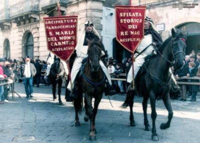 Aci Platani / In 250 figuranti si preparano alla sfilata storica dei Re Magi del 6 gennaio