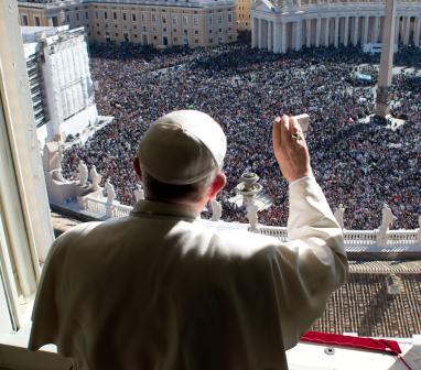 Il Papa e il Natale / Il forte richiamo alle lacrime di Gesù Bambino e ai tanti Erode che popolano il mondo